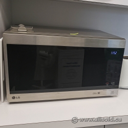 LG 1.5 cu-ft. NeoChef Countertop Microwave with Smart Inverter